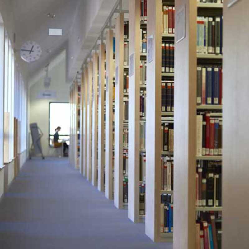 Almacenamiento y estanterías de bibliotecas